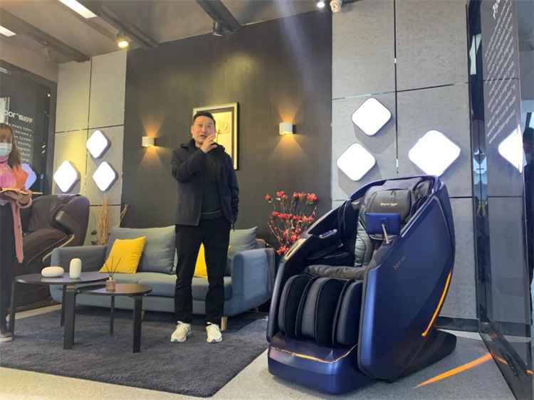 九游娱乐Nineame官方网站體育集團(tuán)旗下品牌—銳珀爾舉行新款4D穴感總裁按摩椅S500內(nèi)訓(xùn)會